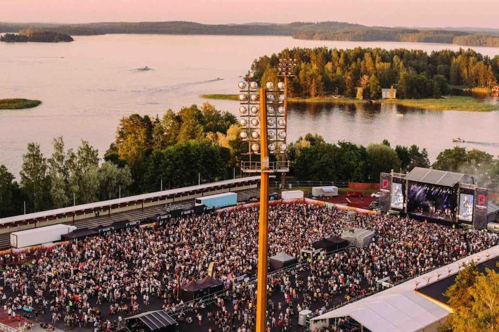 Mukava Saunallinen Kaksio Omalla Sisaeaenkaeynnillae Ja Ilmaisella Autopaikalla Kuopio Extérieur photo